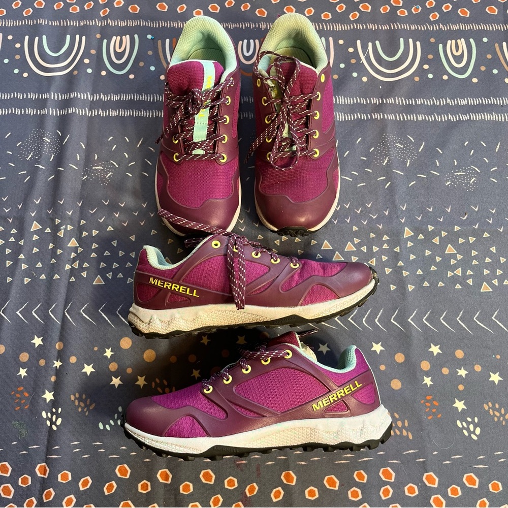 Merrell child Ultalight Low size 1.5 Medium/Regular and 2 Wide
